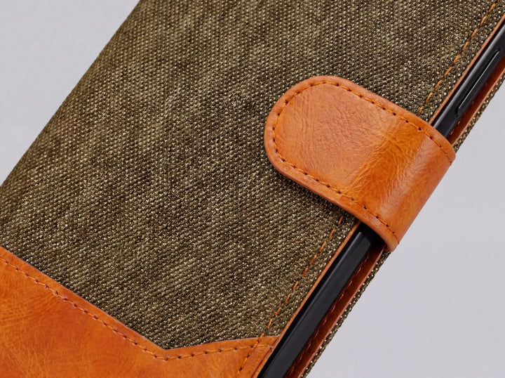 Magnetic strap closure