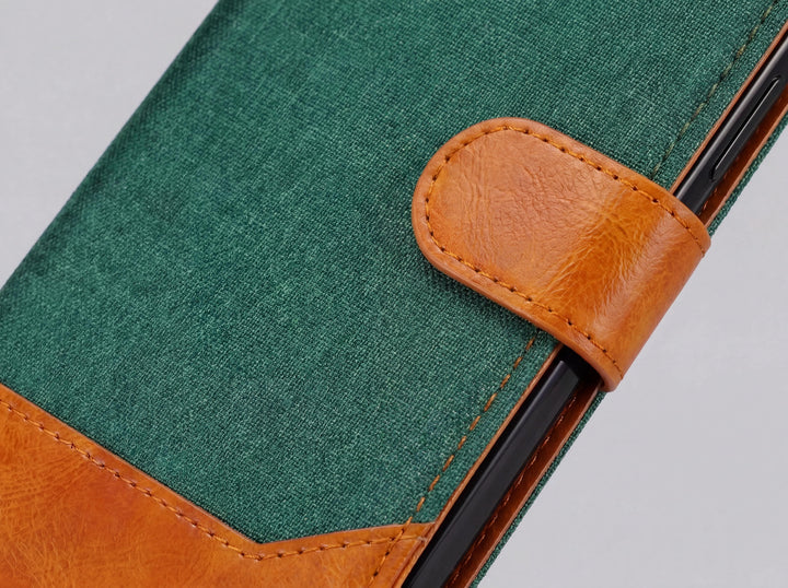 Magnetic strap closure